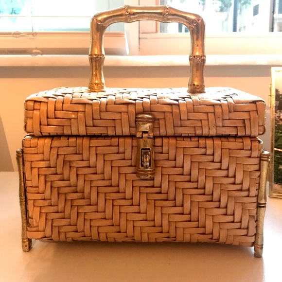 Vintage Handbags - Vintage 1960s tan wicker bag